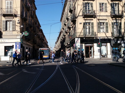 Corteo di tifosi del Porto blocca corso Vittorio a Torino