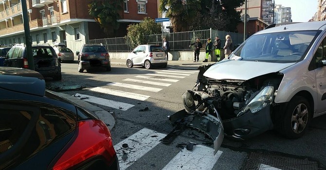 Incidente stradale in via Bianchi