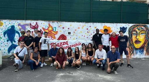 Giù il sipario a Rivoli su Piazza Ragazzabile: i giovani riqualificano la città e guardano al futuro Giù il sipario a Rivoli su Piazza Ragazzabile: i giovani riqualificano la città e guardano al futuro