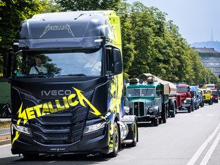 La sfilata dei mezzi Iveco nel centro di Torino per i 50 anni del Gruppo La sfilata dei mezzi Iveco nel centro di Torino per i 50 anni del Gruppo