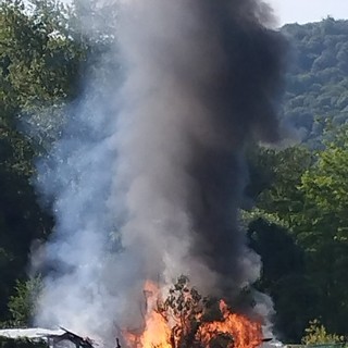 Prende fuoco una baracca degli orti a Luserna San Giovanni