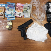 Il materiale sequestrato al giovane Il materiale sequestrato al giovane