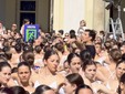 Roberto Bolle in azione in piazza San Carlo