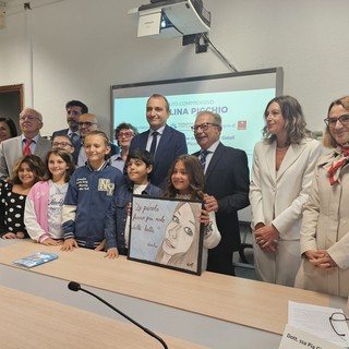 La cerimonia di intitolazione della scuola &quot;Carolina Picchio&quot;