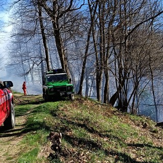 Incendio ad Angrogna: Vigili del fuoco e Aib in località Raggio Incendio ad Angrogna: Vigili del fuoco e Aib in località Raggio