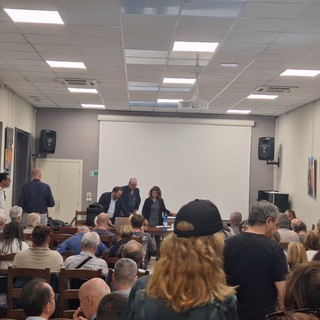 L'incontro tra i cittadini e l'assessore Foglietta