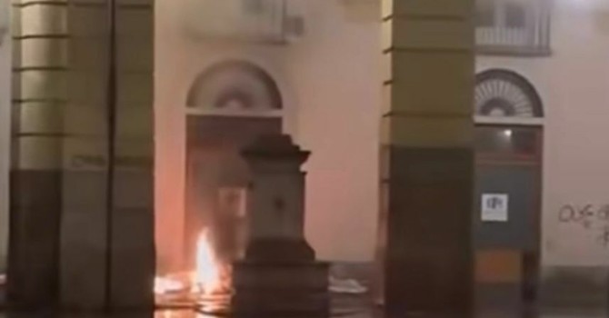 L'incendio sotto i portici