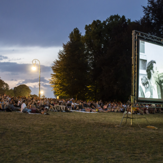 Cinema all'aperto: dove assistere alle proiezioni dei film sotto le stelle nelle sere d'estate Cinema all'aperto: dove assistere alle proiezioni dei film sotto le stelle nelle sere d'estate