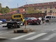 Scontro tra auto all'incrocio in via Monginevro Scontro tra auto all'incrocio in via Monginevro