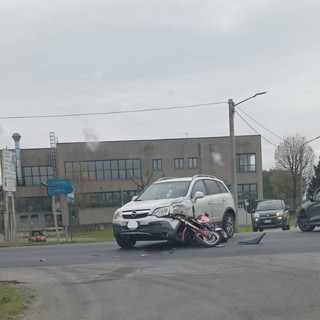 Moto contro auto sulla circonvallazione di Vigone