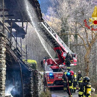Novalesa, maxi intervento dei Vigili del Fuoco per l’incendio di un’abitazione