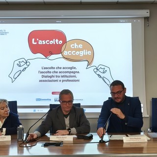 Ivana De Micheli, il giornalista Alberto Manzo e Silvio Magliano durante la tavola rotonda da Vol.To