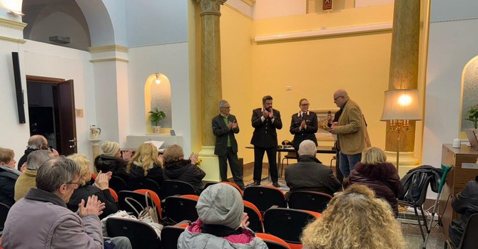 Un momento dell'incontro anti truffe agli anziani in San Salvario