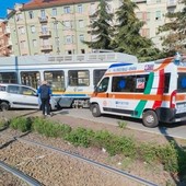 Scontro tra tram e auto in largo Borgaro
