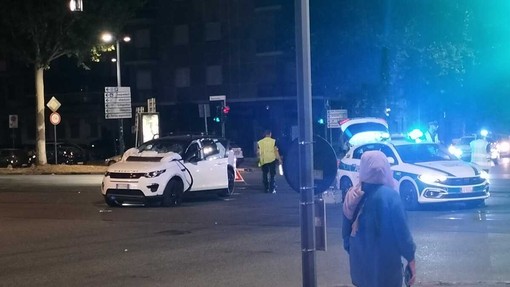 Scontro tra moto e monopattino in corso Traiano: grave un 24enne