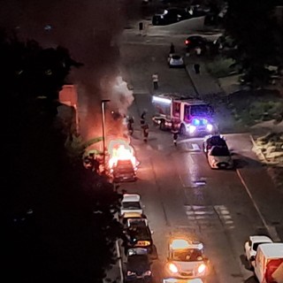 Auto in fiamme in via Saorgio: paura nella notte