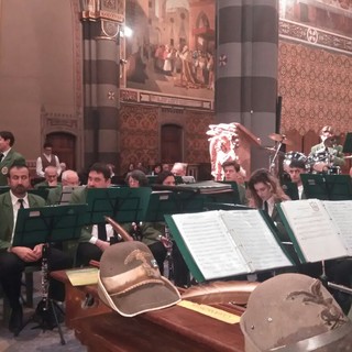 Dal 'Canzoniere militare' a Il Postino passando per Rossini: la banda Ana festeggia Dal 'Canzoniere militare' a Il Postino passando per Rossini: la banda Ana festeggia
