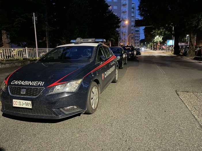 Blitz dei carabinieri in piazza Repubblica: 700 grammi di eroina scoperti in una mansarda occupata abusivamente