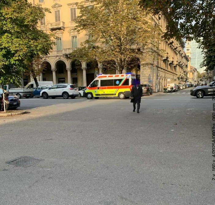 Un incrocio senza strisce in corso Galileo Ferraris