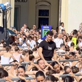 Roberto Bolle in azione in piazza San Carlo Roberto Bolle in azione in piazza San Carlo