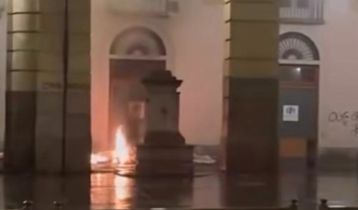 L'incendio sotto i portici