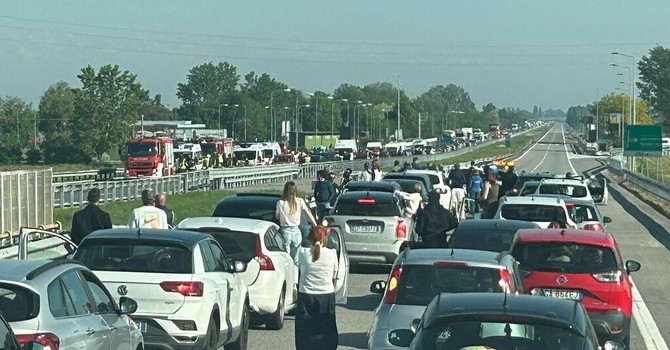 Grave incidente sulla Torino-Savona: traffico in tilt e quattro i feriti, un 77enne in codice rosso