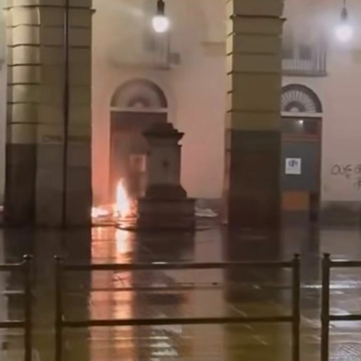 L'incendio sotto i portici