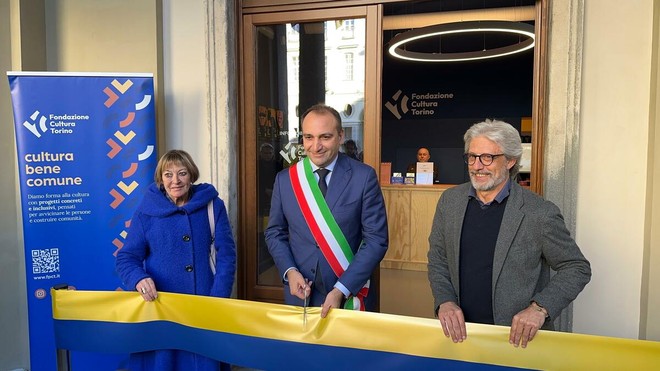 Taglio del nastro del nuovo infopoint Taglio del nastro del nuovo infopoint