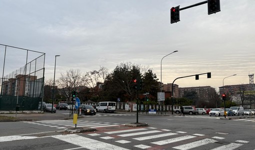 All’incrocio tra via Pio VII e via Bossoli arriva la freccia per la svolta a sinistra