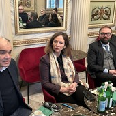 A&amp;T annuncia l’invasione: “Arrivano gli umanoidi”