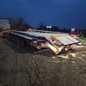 Quarti e mezzene di mucche su strada: traffico in tilt in via Saluzzo a Osasco