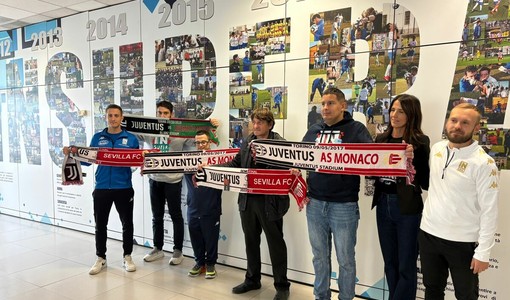 Una donazione per l’inclusione: sciarpe e pettorine alla squadra degli Insuperabili