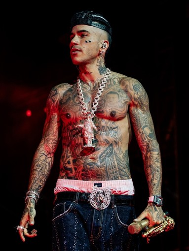 Sfera Ebbasta in tour nel 2027: la tappa torinese all'Inalpi Arena Sfera Ebbasta in tour nel 2027: la tappa torinese all'Inalpi Arena