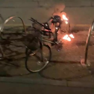 L'incendio ai danni di una bici in via Carmagnola L'incendio ai danni di una bici in via Carmagnola