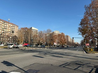 Cercasi frecce per la svolta in piazza Cattaneo