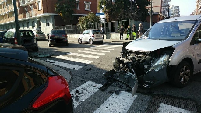 Incidente stradale in via Bianchi