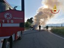 Un camper prende fuoco sulla statale 23 ad Airasca [FOTO]