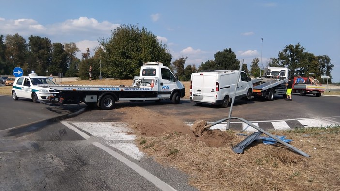 Il mezzo mentre viene rimosso