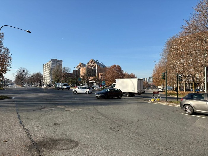Cercasi frecce per la svolta in piazza Cattaneo
