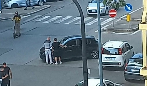 Ennesimo incidente all'incrocio tra corso Vercelli e via Boccherini