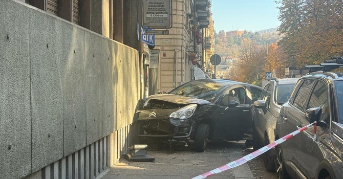 Dramma in corso Marconi: perde la vita andando a schiantarsi con l'auto