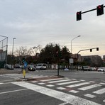 All’incrocio tra via Pio VII e via Bossoli arriva la freccia per la svolta a sinistra