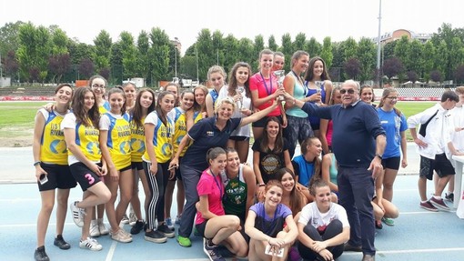 Il Presidente del CONI Piemonte Porqueddu premia le squadre vincitrici della finale regionale dei Giochi Studenteschi