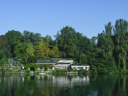 Read by the River: le letture condivise all'Imbarchino del Valentino e Magazzino sul Po Read by the River: le letture condivise all'Imbarchino del Valentino e Magazzino sul Po