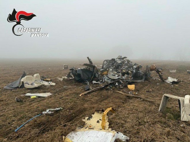 Pilota torinese precipita con l'elicottero e muore nel mantovano. Lascia moglie e figli Pilota torinese precipita con l'elicottero e muore nel mantovano. Lascia moglie e figli