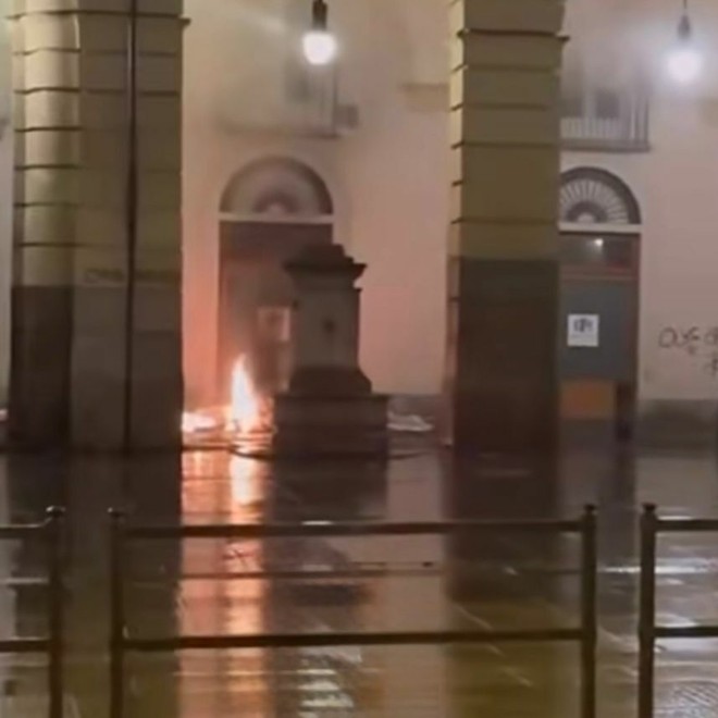 L'incendio sotto i portici