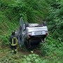Auto precipita nel prato dopo un volo di diversi metri, 23enne in ospedale Auto precipita nel prato dopo un volo di diversi metri, 23enne in ospedale