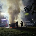 Auto in fiamme a Nichelino: intervento dei Vigili del Fuoco vicino alla scuola Marco Polo