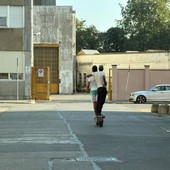 Monopattini: a Torino più multe per malasosta e guida senza casco Monopattini: a Torino più multe per malasosta e guida senza casco