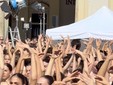 Roberto Bolle in azione in piazza San Carlo